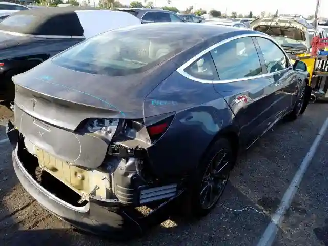 5YJ3E1EAXKF298860 2019 TESLA MODEL 3-3