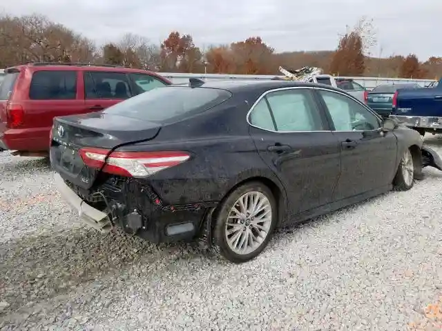 4T1B11HK0JU002077 2018 TOYOTA CAMRY L-3