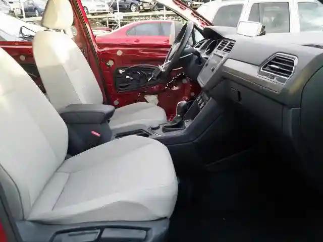 3VV2B7AX1KM109804 2019 VOLKSWAGEN TIGUAN SE-4