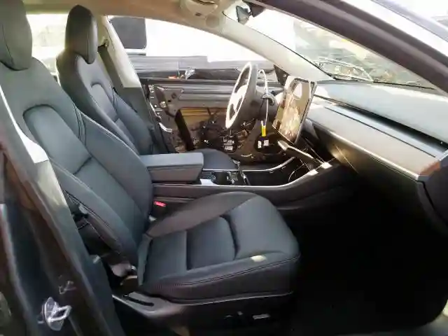5YJ3E1EAXKF298860 2019 TESLA MODEL 3-4