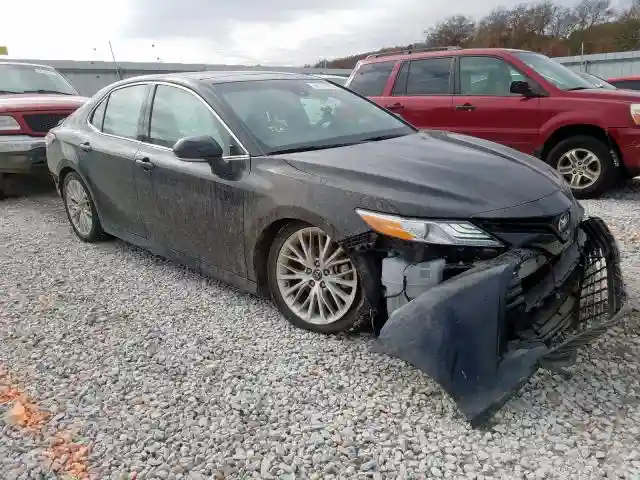 4T1B11HK0JU002077 2018 TOYOTA CAMRY L-0