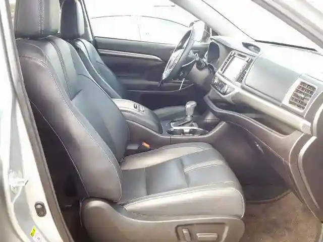 5TDKZRFH3HS212173 2017 TOYOTA HIGHLANDER SE-4