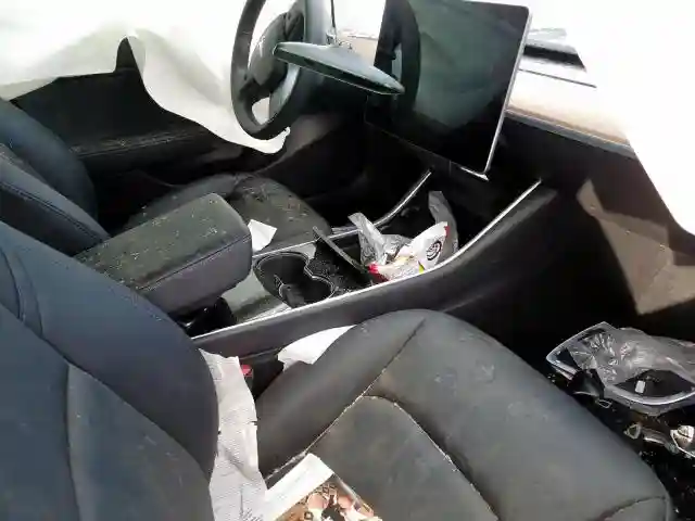 5YJ3E1EAXJF164753 2018 TESLA MODEL 3-4