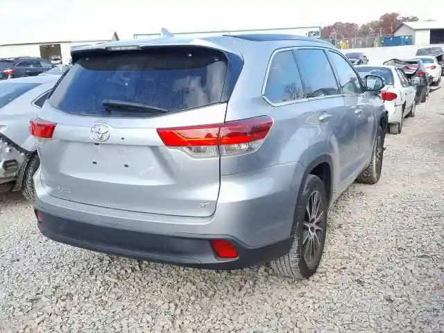 5TDKZRFH3HS212173 2017 TOYOTA HIGHLANDER SE-3