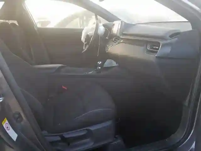 JTNKHMBX0J1010568 2018 TOYOTA C-HR XLE-4