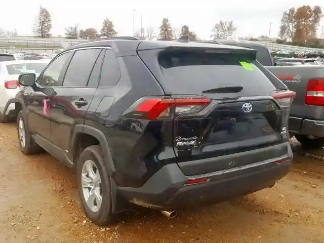 2T3MWRFV3KW010110 2019 TOYOTA RAV4 LE-2