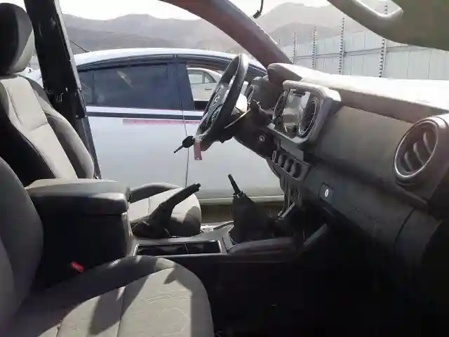 5TFCZ5AN2KX178853 2019 TOYOTA TACOMA DOUBLE CAB-4