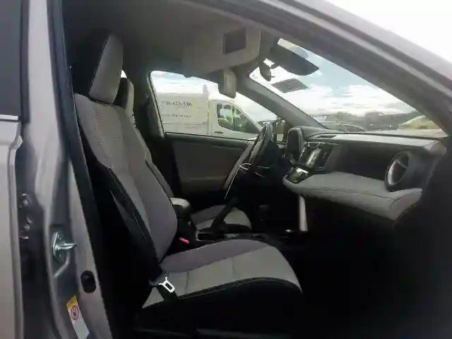 JTMRJREV5JD239809 2018 TOYOTA RAV4 HV LE-4