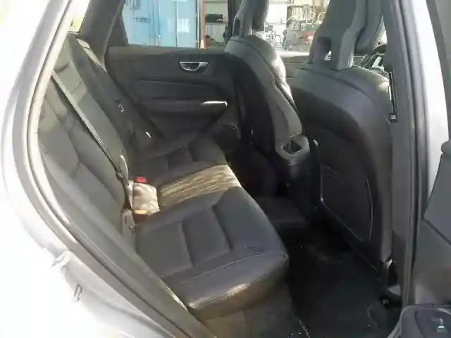 YV4A22RK1J1004291 2018 VOLVO XC60 T6 MOMENTUM-5