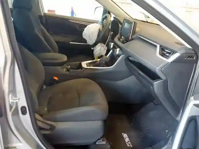 2T3H1RFV7KW024009 2019 TOYOTA RAV4 LE-4