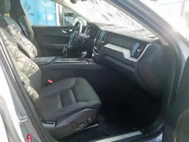 YV4A22RK1J1004291 2018 VOLVO XC60 T6 MOMENTUM-4