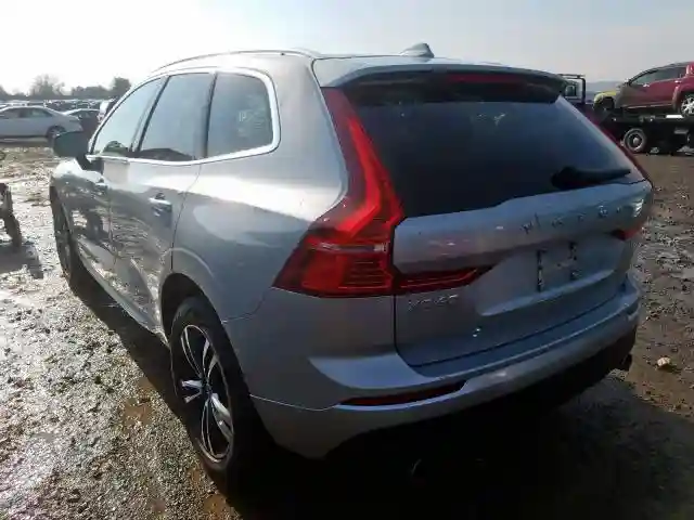YV4A22RK1J1004291 2018 VOLVO XC60 T6 MOMENTUM-2