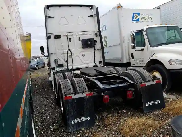 1FUJGLFGXKLKF8232 2019 FREIGHTLINER CASCADIA 125-2