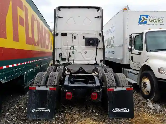 1FUJGLFGXKLKF8232 2019 FREIGHTLINER CASCADIA 125-5