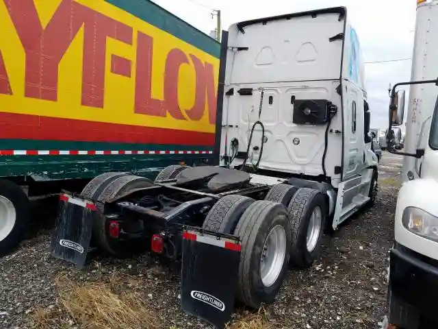 1FUJGLFGXKLKF8232 2019 FREIGHTLINER CASCADIA 125-3