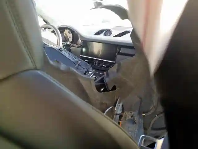 WP1AF2AY0KDA80137 2019 PORSCHE CAYENNE TURBO-4