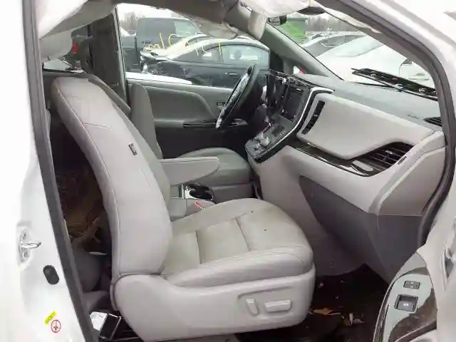5TDYZ3DC1KS986184 2019 TOYOTA SIENNA XLE-4