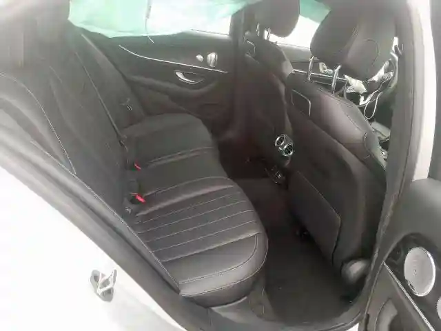 WDDZF4KB4KA585972 2019 MERCEDES-BENZ E 300 4MATIC-5