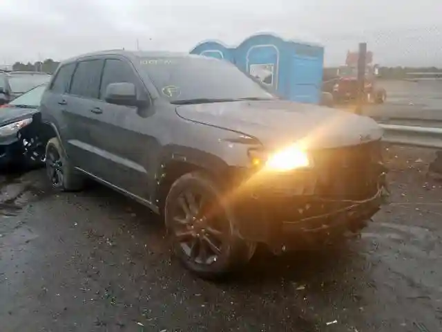 1C4RJFAG5KC607385 2019 JEEP GRAND CHEROKEE LAREDO-0