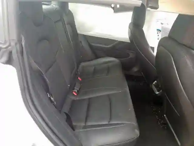 5YJ3E1EB3JF066785 2018 TESLA MODEL 3-5