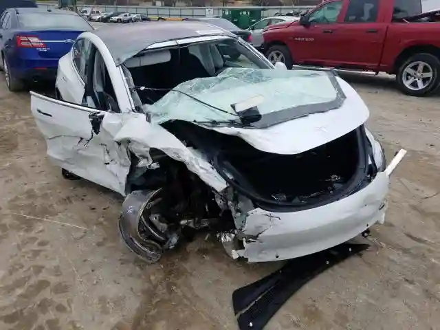 5YJ3E1EB3JF066785 2018 TESLA MODEL 3-0