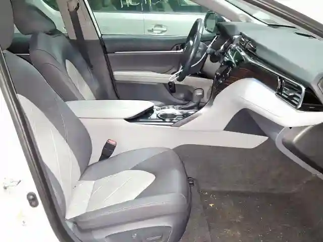 4T1B11HK1KU706452 2019 TOYOTA CAMRY L-4