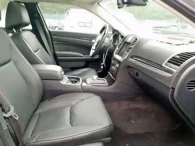 2C3CCAKG9KH503033 2019 CHRYSLER 300 LIMITED-4