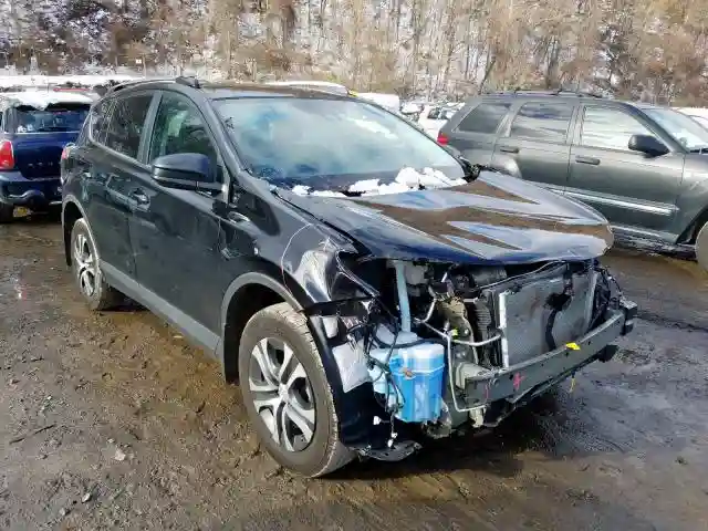2T3BFREVXJW828621 2018 TOYOTA RAV4 LE-0