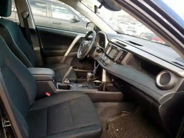 2T3BFREVXJW828621 2018 TOYOTA RAV4 LE-4