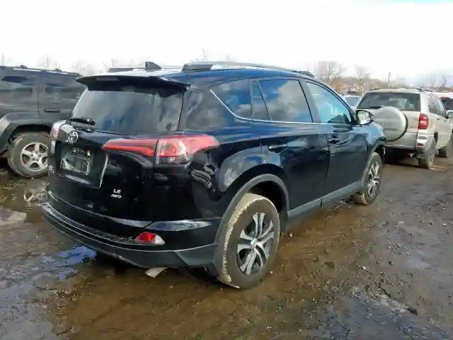 2T3BFREVXJW828621 2018 TOYOTA RAV4 LE-3