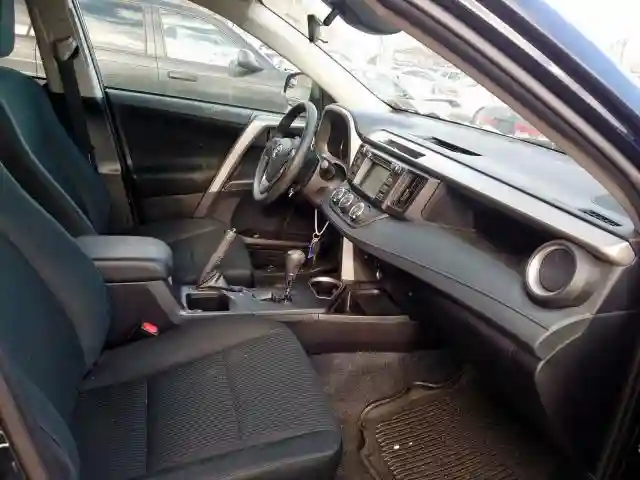 2T3BFREVXJW828621 2018 TOYOTA RAV4 LE-5