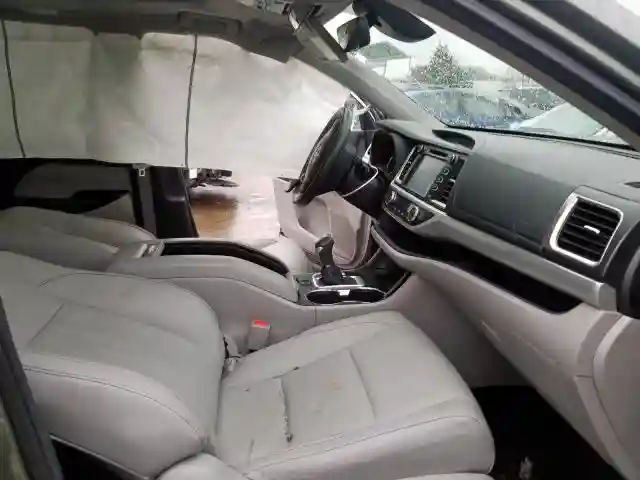 5TDJZRFH9HS405696 2017 TOYOTA HIGHLANDER SE-4