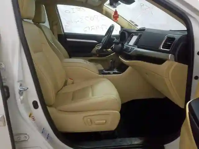 5TDJZRFH0HS357523 2017 TOYOTA HIGHLANDER SE-4