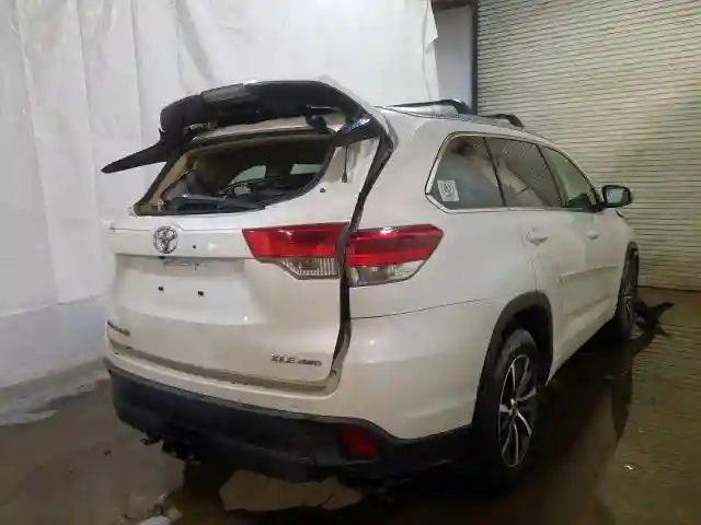 5TDJZRFH0HS357523 2017 TOYOTA HIGHLANDER SE-3