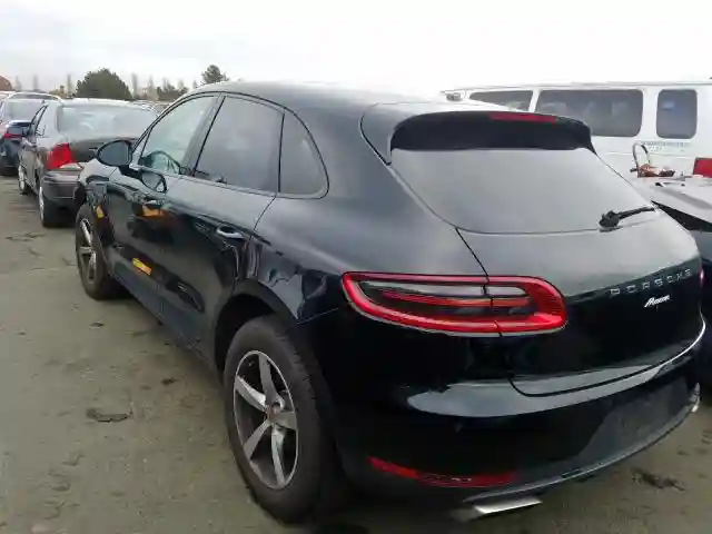 WP1AA2A54JLB14024 2018 PORSCHE MACAN-2