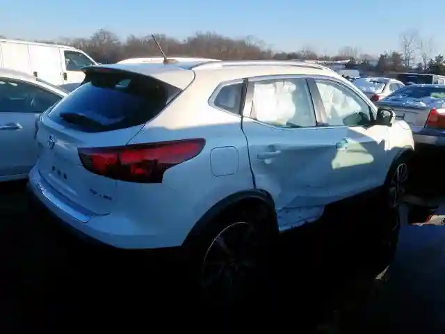 JN1BJ1CR4HW112821 2017 NISSAN ROGUE SPORT S-3