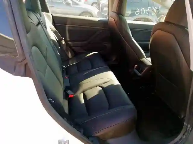 5YJ3E1EA5JF076113 2018 TESLA MODEL 3-5