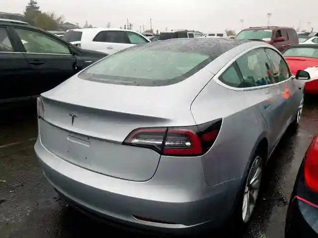 5YJ3E1EB4JF091162 2018 TESLA MODEL 3-3