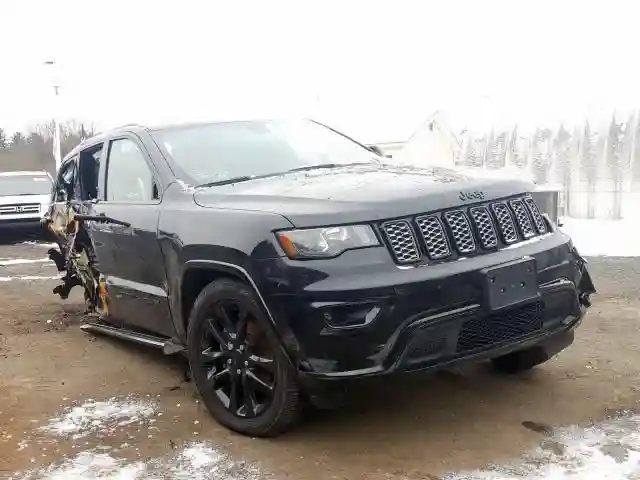 1C4RJFAG3JC318505 2018 JEEP GRAND CHEROKEE LAREDO-0