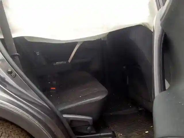 JTMBFREV7JJ729253 2018 TOYOTA RAV4 LE-5
