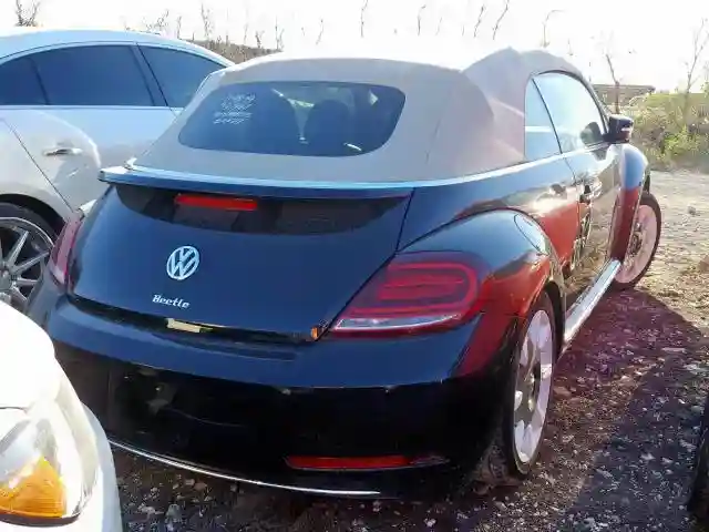 3VW5DAAT8KM512627 2019 VOLKSWAGEN BEETLE S-3
