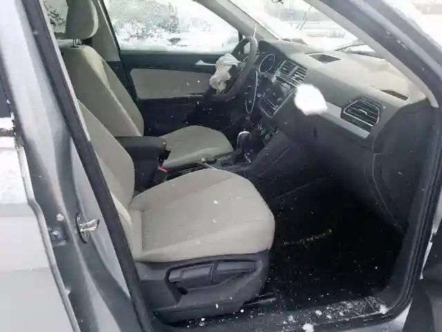 3VV0B7AX7KM161638 2019 VOLKSWAGEN TIGUAN S-4