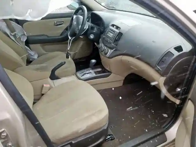 JTMBFREV7JJ729253 2018 TOYOTA RAV4 LE-4