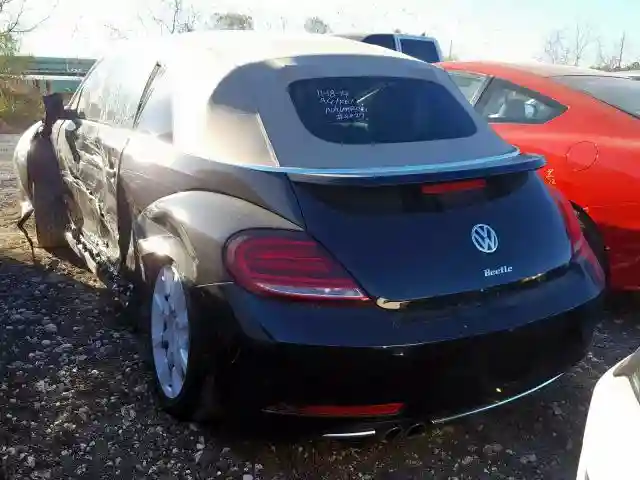 3VW5DAAT8KM512627 2019 VOLKSWAGEN BEETLE S-2