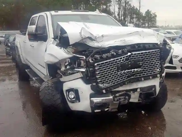 1GT12UE87GF262819 2016 GMC SIERRA K2500 DENALI-0