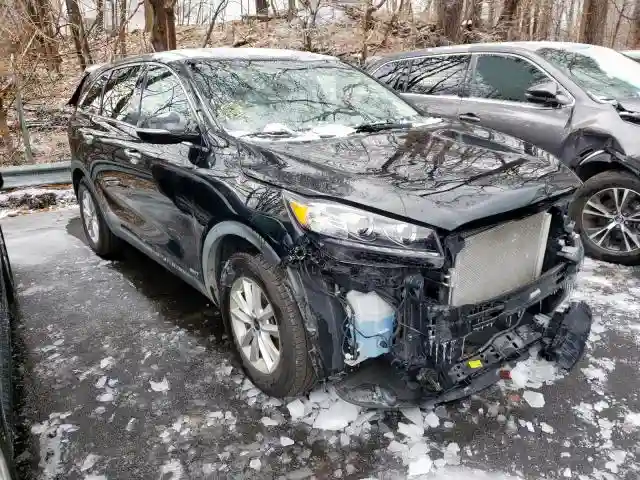 5XYPGDA32KG511054 2019 KIA SORENTO LX-0