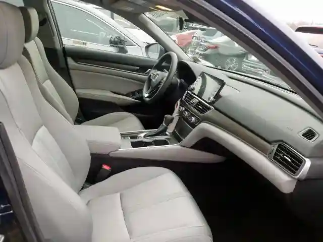 1HGCV1F4XJA050612 2018 HONDA ACCORD EX-4