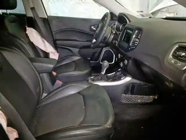 3C4NJDBB6KT729585 2019 JEEP COMPASS LATITUDE-4