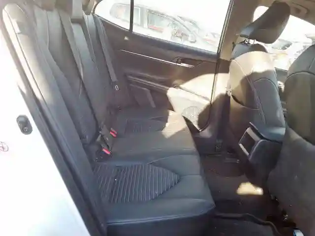 4T1B11HK6JU638888 2018 TOYOTA CAMRY L-5