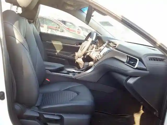 4T1B11HK6JU638888 2018 TOYOTA CAMRY L-4